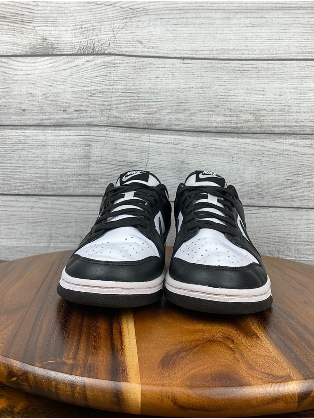 Nike Woman’s Black White Low-Top Athletic Sneakers - Picture 7 of 12